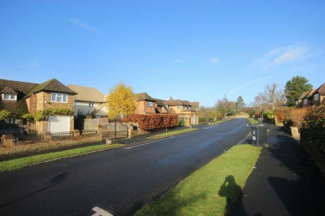 4 bedroom detached house for rent in Mayflower Way Farnham Common