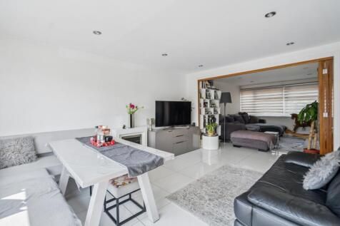 Langtons Meadow, Farnham Common, SL2