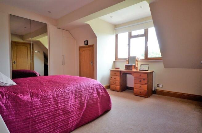4 Bedroom Detached House For Sale In Gardiners Lane North