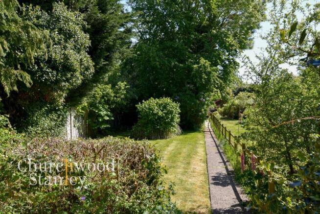 Long front garden
