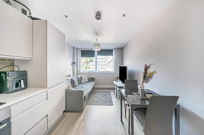 1323789-11-686e38...