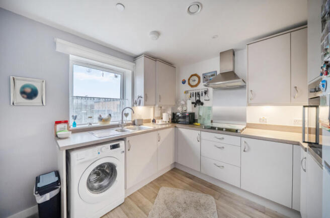 1376786-11-690e11...