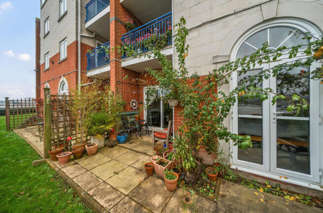 1395240-11-694a76...