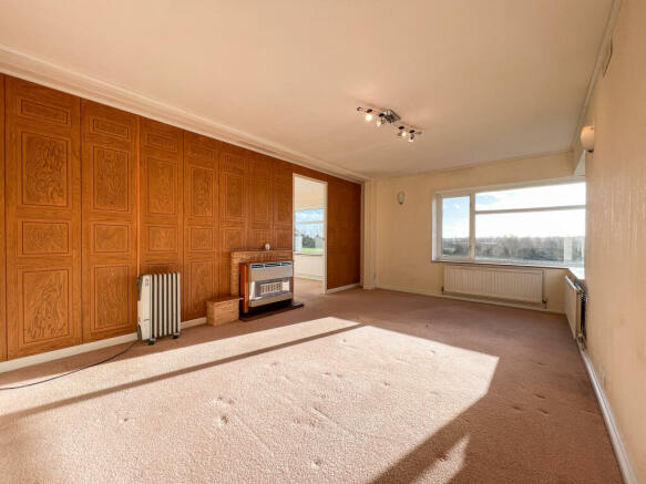 47 Bovingdon Park - lounge (2)