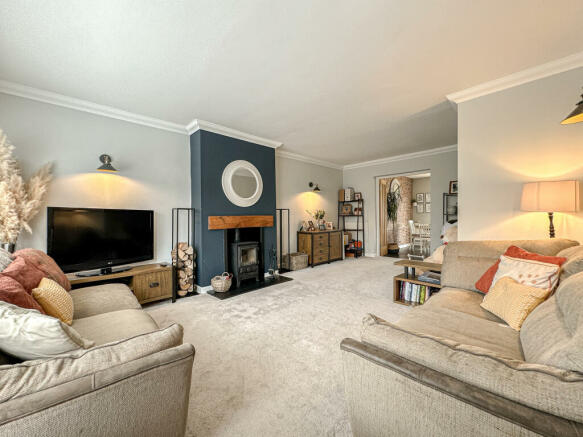 236 ledbury Rd - living room (2)
