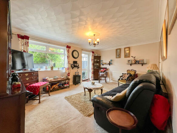 7 Westbury Close - living room