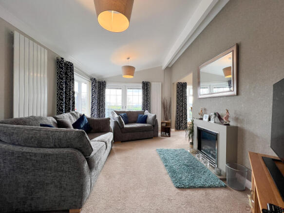 42 Castle Lake - living room (2)