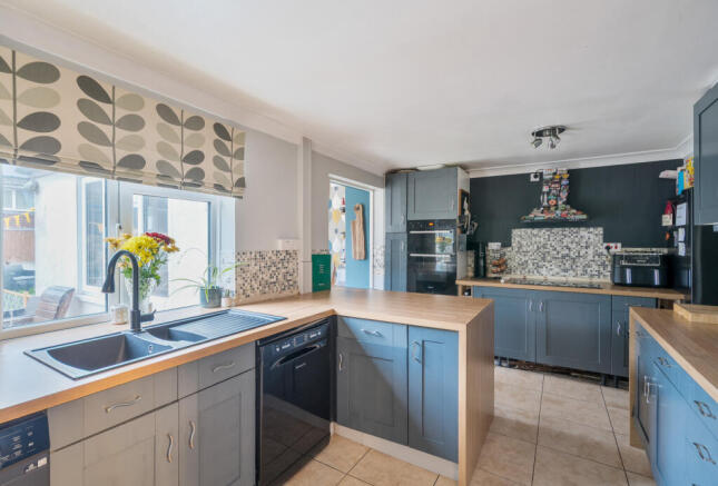 1370360-6-68f6060...