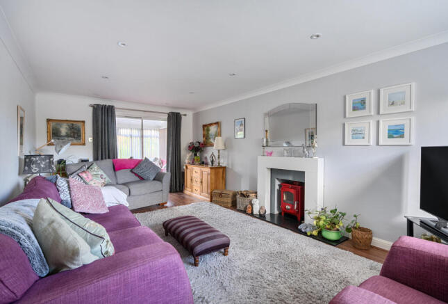 1382859-12-691dd0...