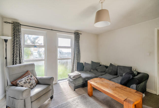 1394823-11-695ced...