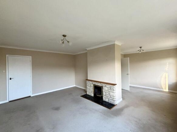 Sitting Room / Dining Room