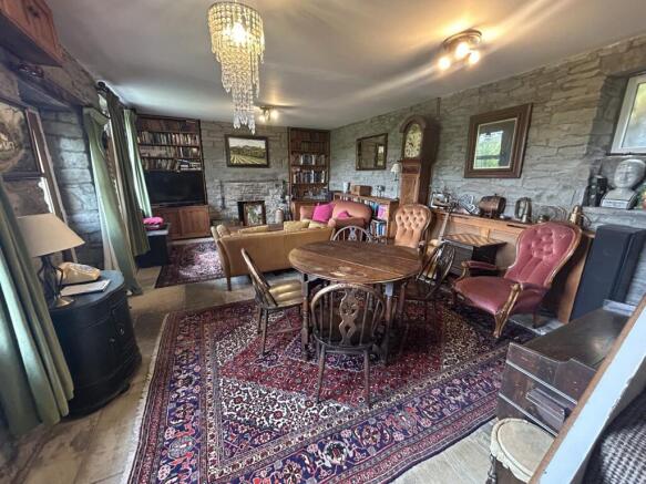 Sitting Room / Dining Room
