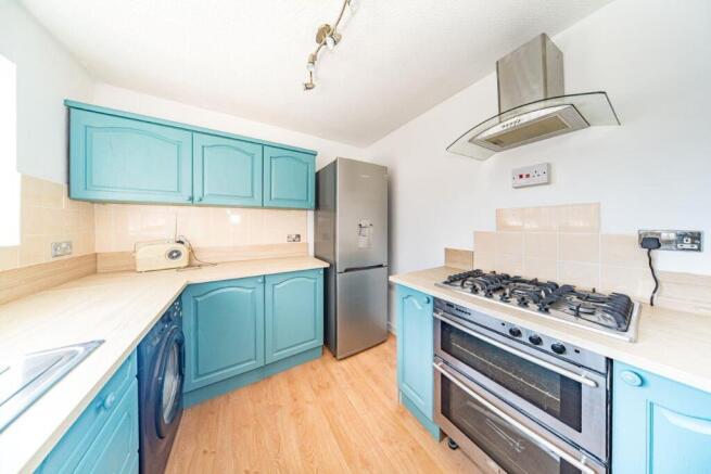 18 Braemar Close kitchen 2.jpg