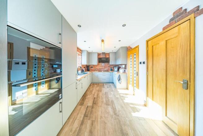 29 Copperwood Drive kitchen 3.jpg