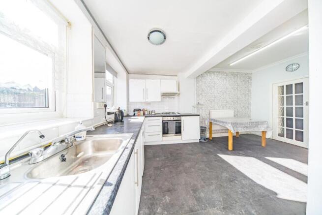 11 Ash Grove kitchen.jpg