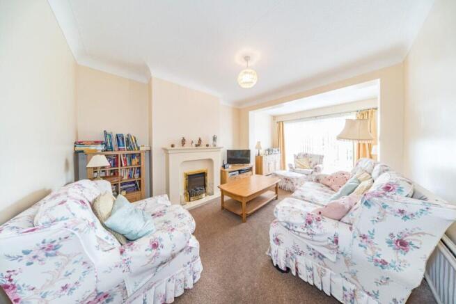 10 fairholme ave lounge.jpg