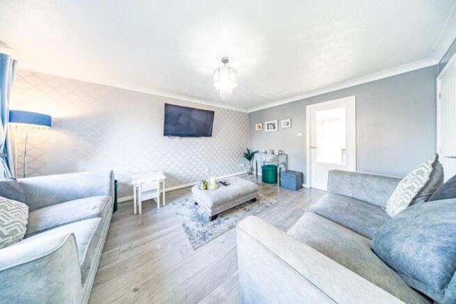 3 Deanwood Close lounge 3.jpg