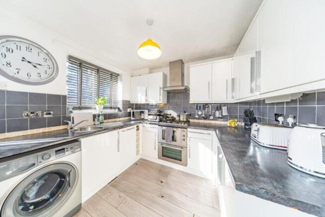 3 Deanwood Close kitchen.jpg