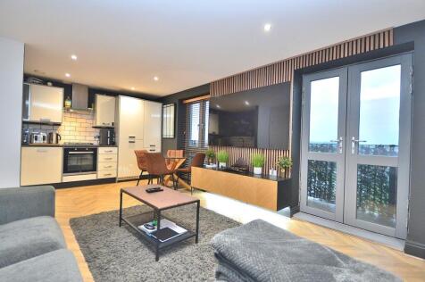 High Street, Upton, West Northamptonshire, NN5