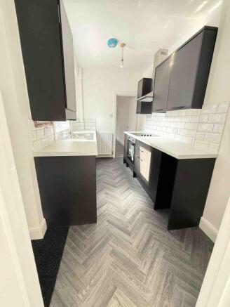 Spacious 2-Bedroom Mid-Terraced Home for Rent ¿