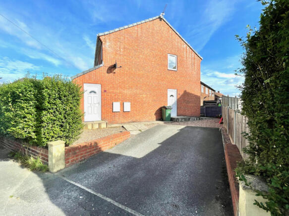 SPECTACULAR TWO BEDROOM FLAT IN THE STRIKING CITY