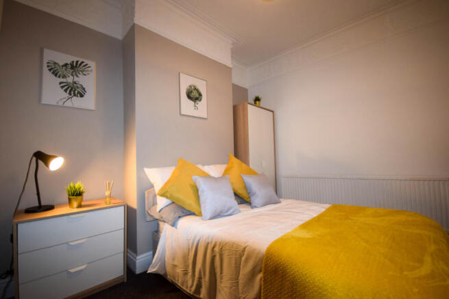 Spacious Double Rooms Available | Prime Location 