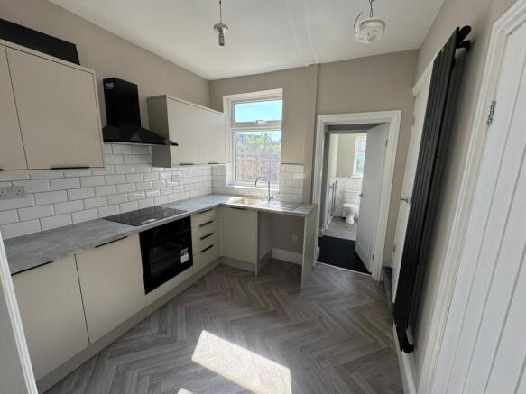 Newly Renovated 2-Bed Terrace in Hoyland ¿ Perf