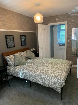 76 Balne Lane, Wakefield -5 STAR STANDARD ENSUITE