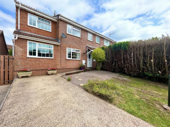 Extended four bedroom Home, in popular village lo