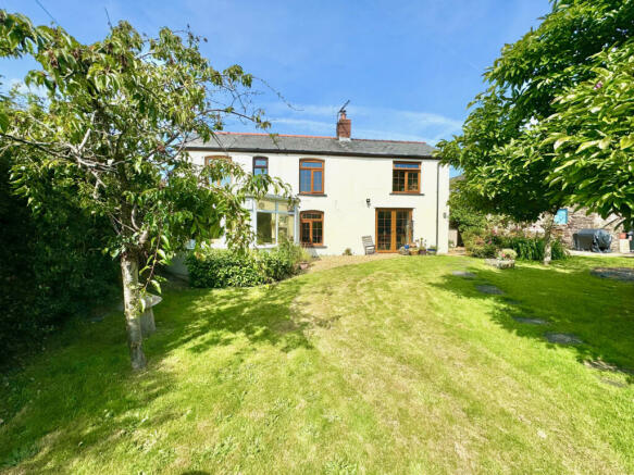 Beautiful Four Bedroom Character Cottage in Sough