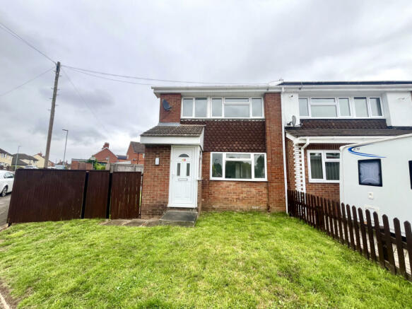 Three Bedroom Semi-Detached Home in Great Locatio