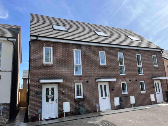 WELCOME TO REDWING A STYLISH THREE BEDROOM HOME A