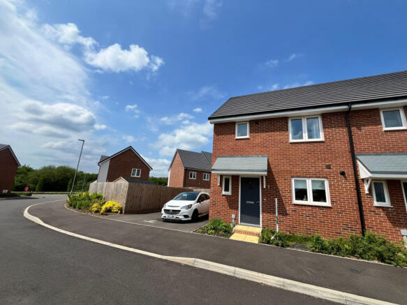 IMMACULATE THREE-BEDROOM END-OF-TERRACE HOME FOR 