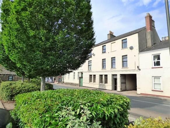 A LARGE & SPACIOUS TOWN APARTMENT..