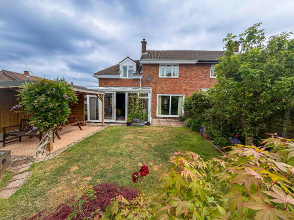 Four Bedroom Spacious Family Home in Great Locati