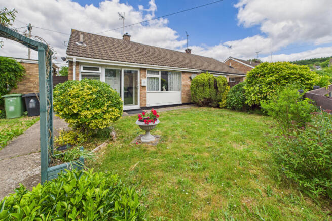 Spacious and Modern Bungalow with Conservatory!