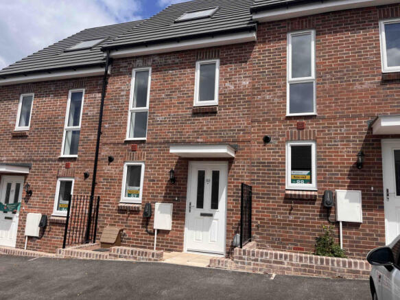 MOSELEY MID: Three Storey home, ready for immedia