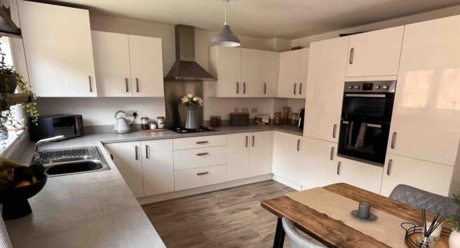 KITCHEN/ DINER
