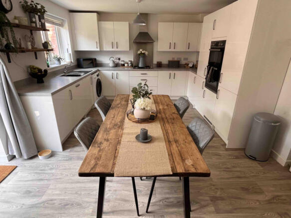 KITCHEN/ DINER