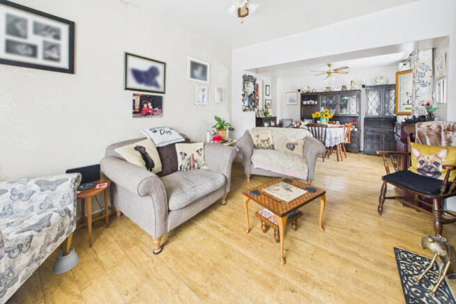 Lounge / Dining Area