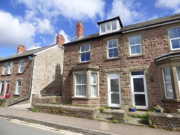 Ground Floor Studio Apartment ¿ Close to Town &