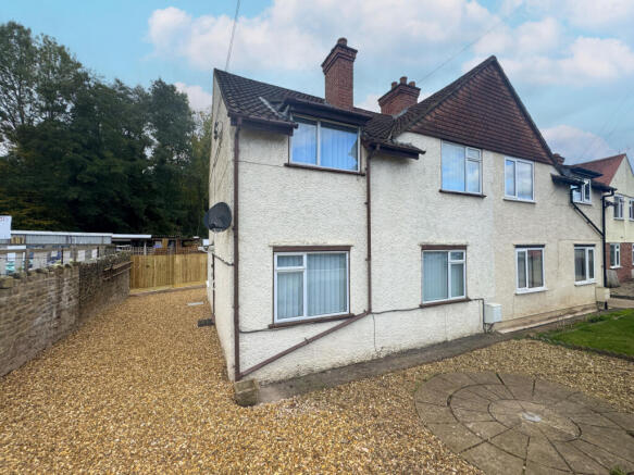 Three Bedroom Semi-Detached Home Close to Town Ce