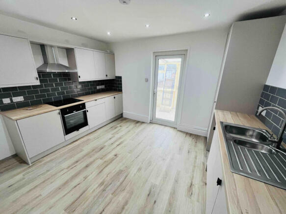 KITCHEN/BREAKFAST ROOM