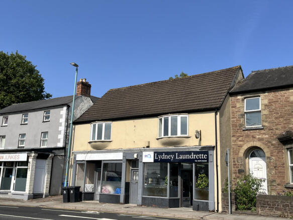 NEWLY REFURBISHED OPEN PLAN STUDIO APARTMENT...