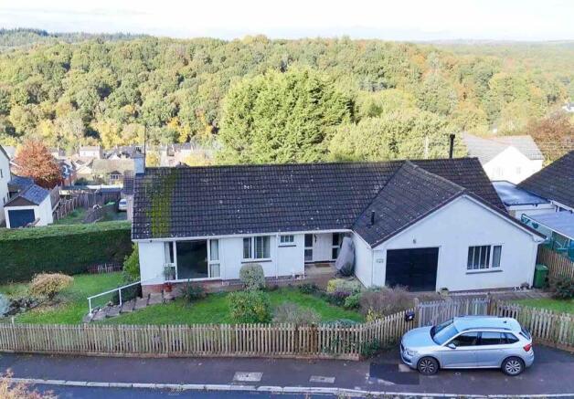 Stunning & Versatile 2 / 3 Bedroom Bungalow with 