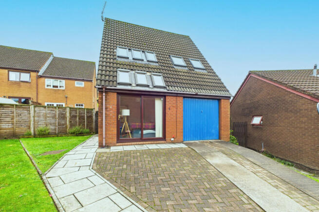 Beautiful Three Bedroom Detached Home, with Canal