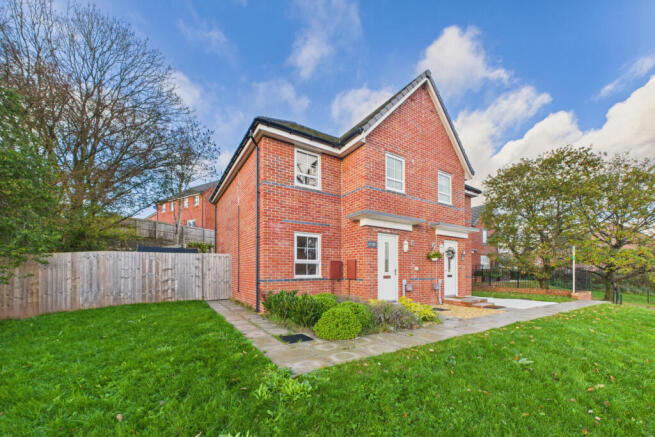 Modern Three Bedroom Home with No Onward Chain