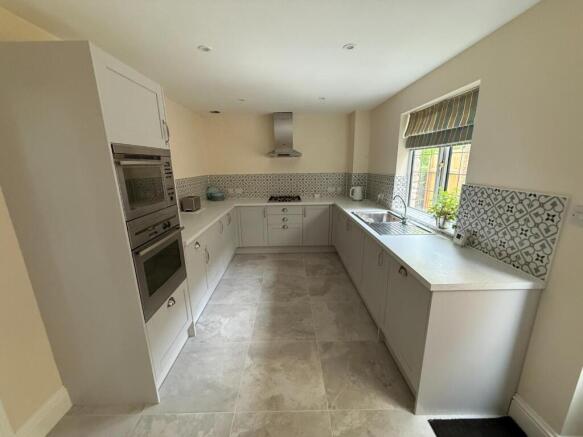 KITCHEN/BREAKFAST ROOM