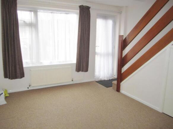 SITTING/DINING ROOM