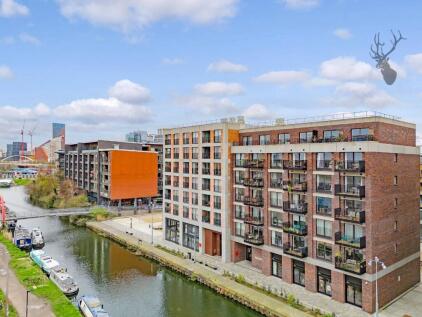 Torchbearer Court, Fish Island